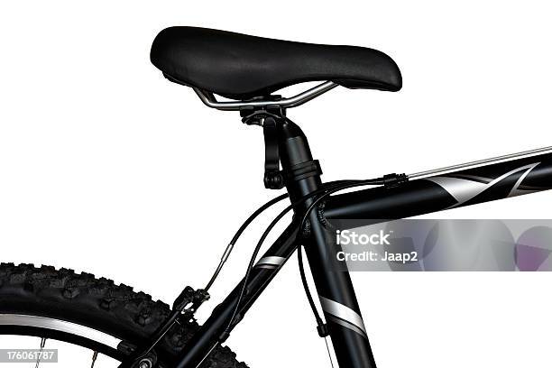 Photo libre de droit de Selle Fragmentent Dun Black Mountain Bike Isolé Sur Fond Blanc banque d'images et plus d'images libres de droit de Cadre de vélo