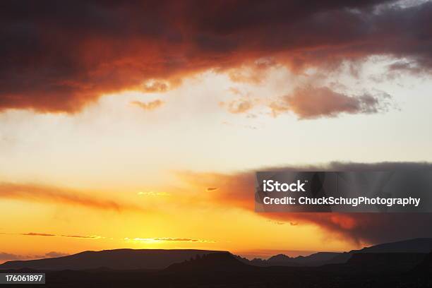 Sunset Sky Silhouette Nube De Tormenta Del Desierto Foto de stock y más banco de imágenes de Actividades recreativas