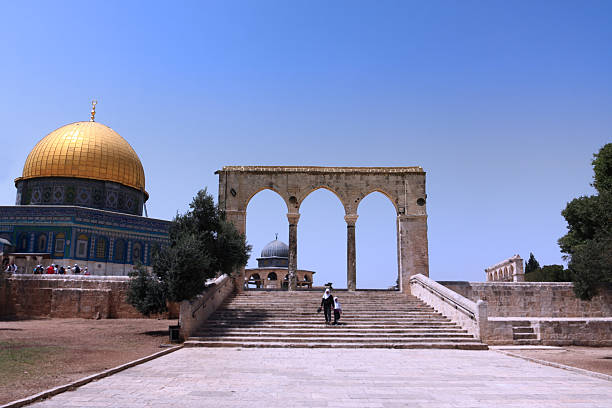 Muslims at Al Aksa, Dome of the Rock "Mother and daughter, muslims at the gate from the mosque Al Aksa , Jerusalem. Unrecognizable people - tilt shift photo." al aksa stock pictures, royalty-free photos & images