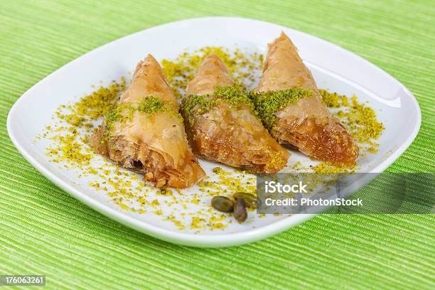 Foto de Turkish Sobremesa Com Xarope De Baklava Sobiyet e mais fotos de stock de Baclava - Baclava, Filo, Avelã