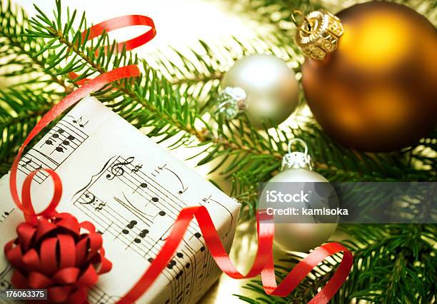 Muzyka Obecne - zdjęcia stockowe i więcej obrazów Bez ludzi - Bez ludzi, Bombka, Boże Narodzenie