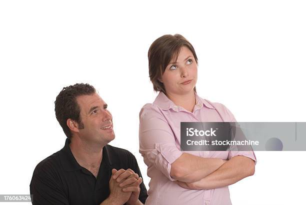 Casal Brigando - Fotografias de stock e mais imagens de Adulto - Adulto, Braços Cruzados, Cabelo Curto - Comprimento de Cabelo