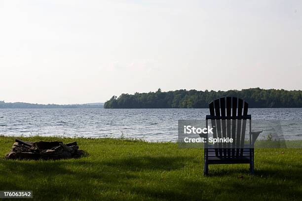 Foto de Muskoka Cadeira e mais fotos de stock de Lago - Lago, Cadeira Adirondack, Ensolarado