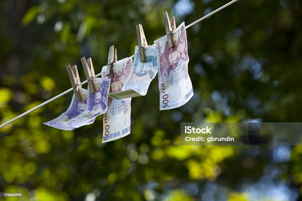 De l'argent pour la blanchisserie - Photo de Monnaie suédoise libre de droits