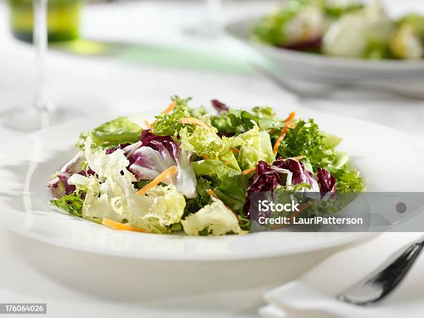 Jardim Salada Fresca - Fotografias de stock e mais imagens de Acompanhamento - Acompanhamento, Alface, Alimentação Saudável
