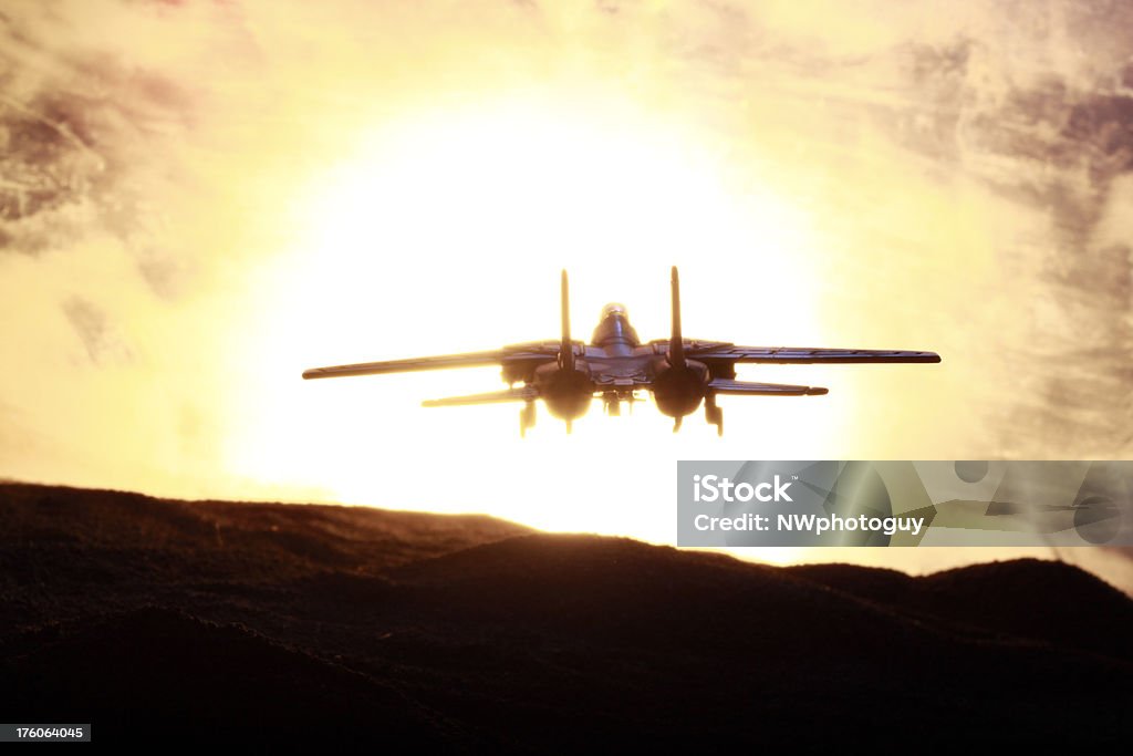 Avião de Combate e pôr do sol - Royalty-free Brigar Foto de stock