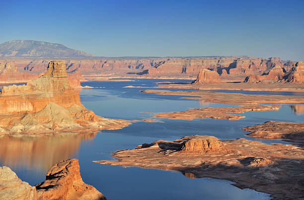 istock Sunset over Lake Powell, Gunsight Butte (XXL) 176064430