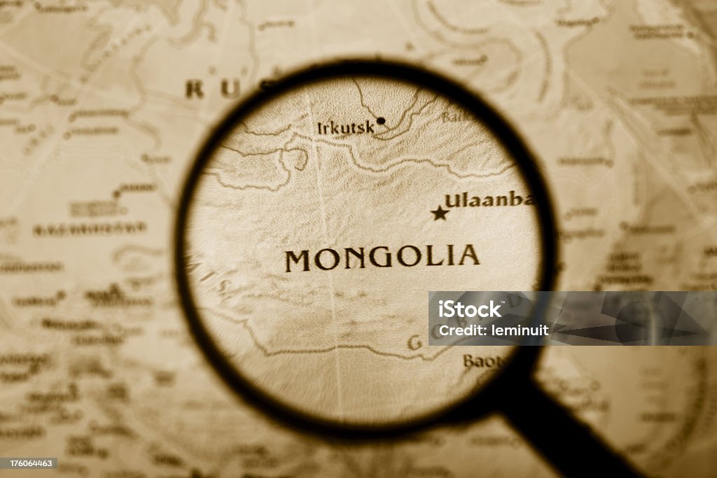 Lente di ingrandimento in Mongolia in una mappa. (XXL - Foto stock royalty-free di Affari internazionali