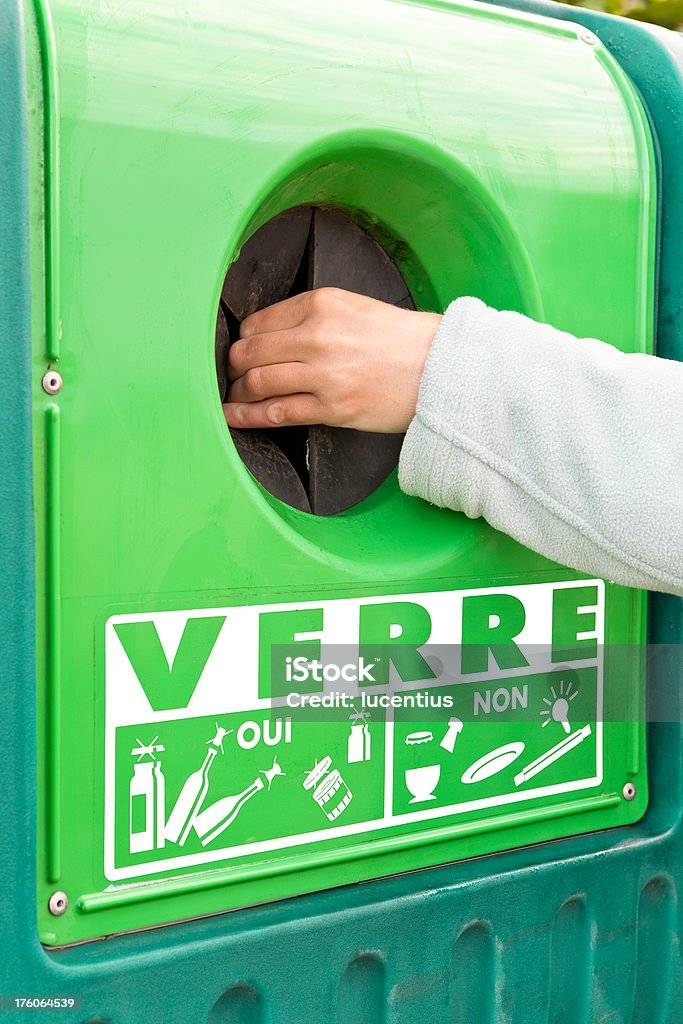 Pojemnik na segregowane odpady we Francji - Zbiór zdjęć royalty-free (Francja)