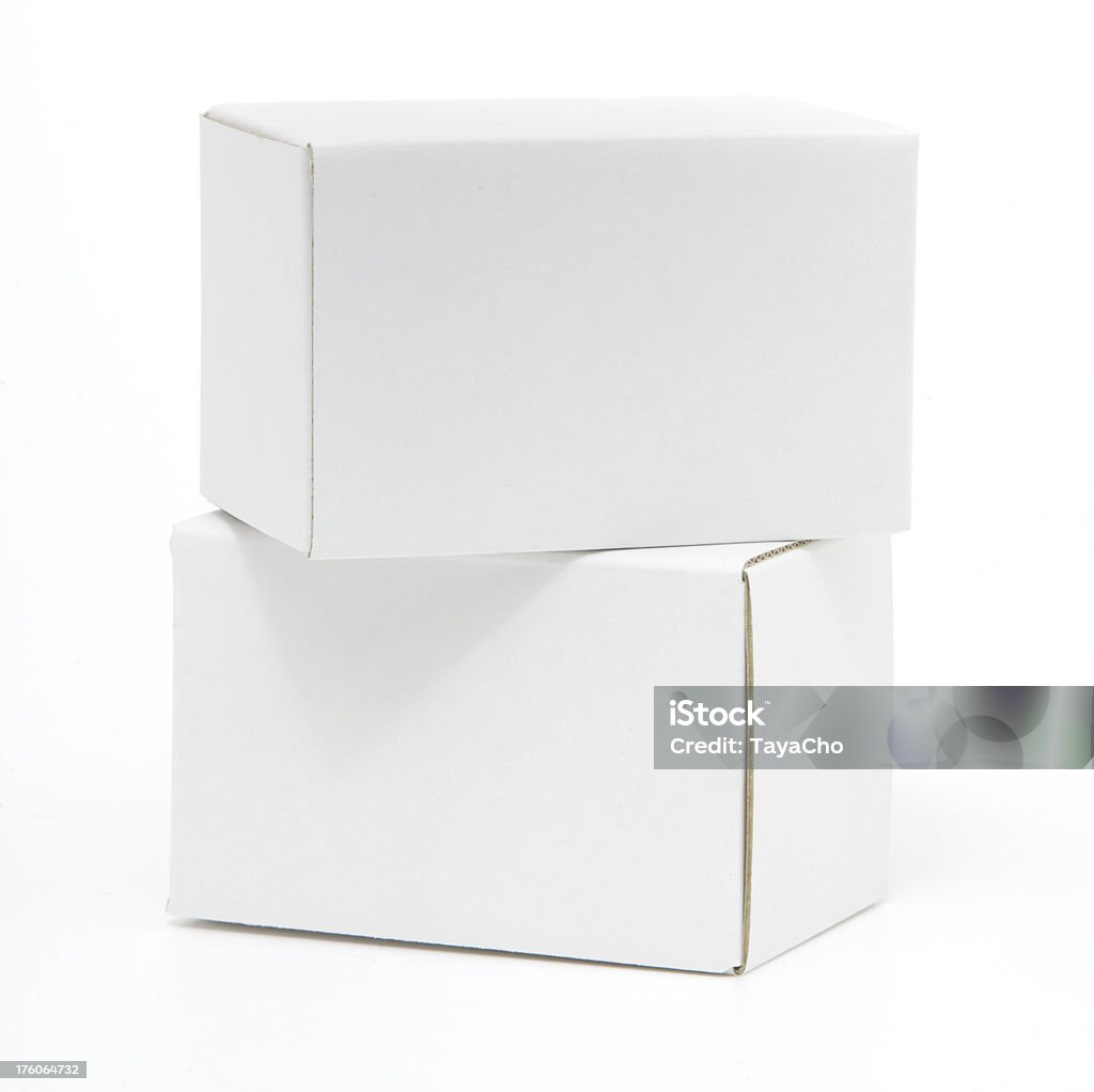 Deux boîtes en carton isolé blanc blanc - Photo de Blanc libre de droits