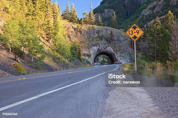 Millones De Dólares Túnel De La Autopista Foto de stock y más banco de imágenes de Colorado - Colorado, Vía principal, Acantilado