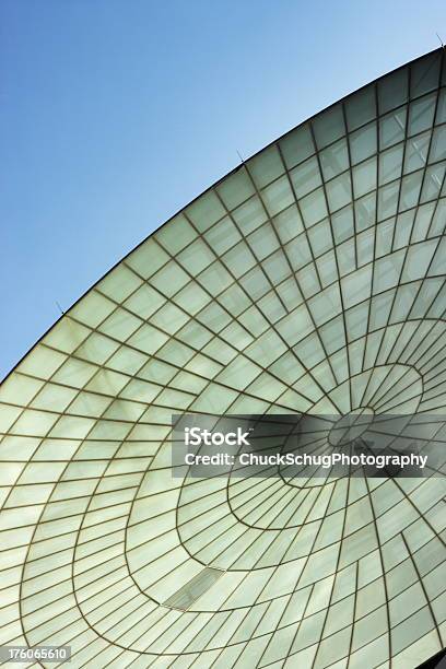 Parábola Arquitetura Telhado Claraboia - Fotografias de stock e mais imagens de Torre de Comunicações - Torre de Comunicações, Abstrato, Abóbada Nervurada