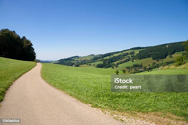 Kleine Country Road Stockfoto und mehr Bilder von Schwarzwald - Schwarzwald, Straßenverkehr, Städtische Straße