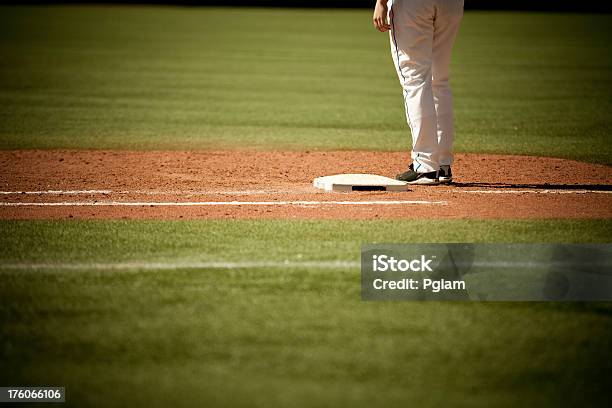 Baseball Auf Der Diamond Stockfoto und mehr Bilder von Abwarten - Abwarten, Baseball, Baseball-Mal