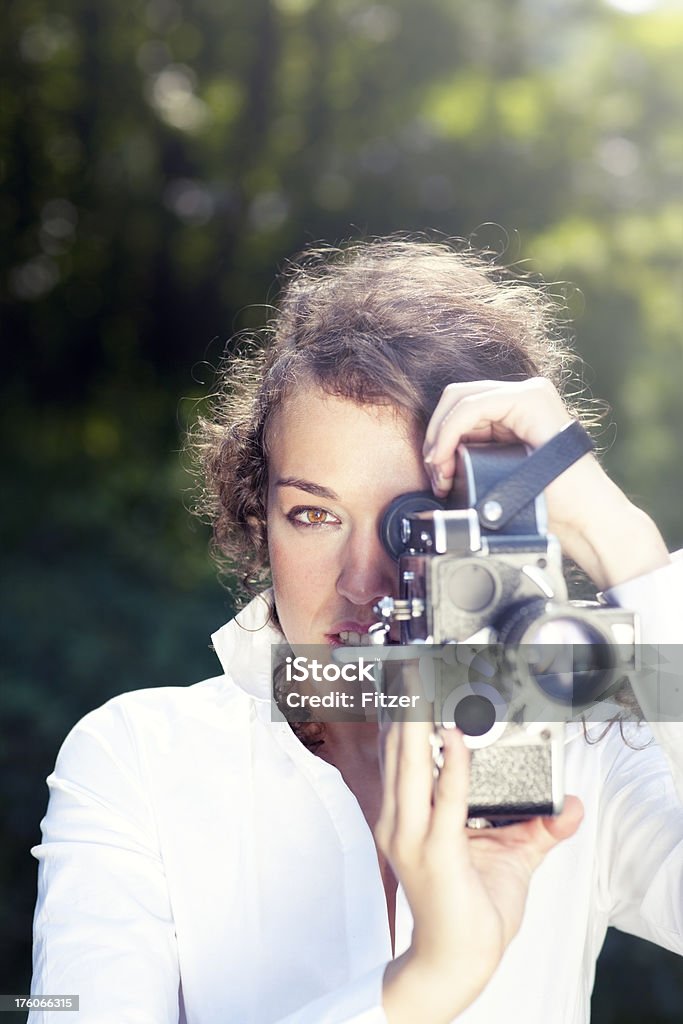 Bela jovem mulher Erótico na natureza - Foto de stock de 20 Anos royalty-free