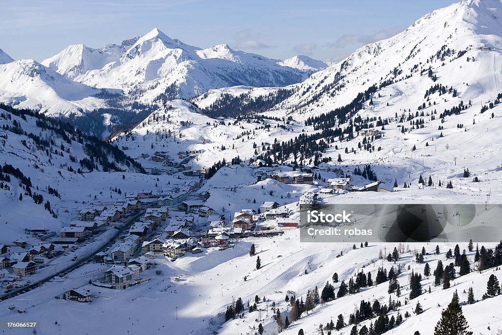 Winter-Dorf - Lizenzfrei Alpen Stock-Foto