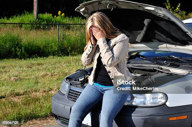 本来車の問題ではありませんもう一度やり直してください - 1人のストックフォトや画像を多数ご用意 - 1人, 20-24歳, 20代