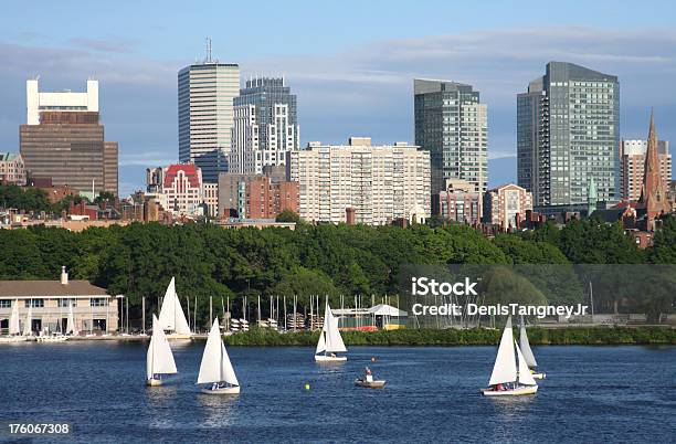Vela A Boston - Fotografie stock e altre immagini di Ambientazione esterna - Ambientazione esterna, Andare in barca a vela, Architettura
