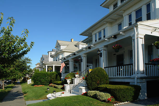 istock historic seaside residential block1 176067399
