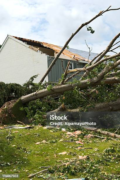 Tornado Consequências Destruição Forças Da Naturezaiv - Fotografias de stock e mais imagens de Apagão