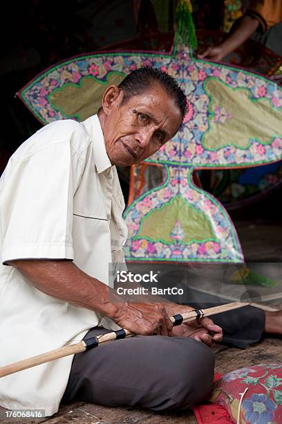 Foto de Malásia Fazendo Pipas e mais fotos de stock de Pipa - Brinquedo - Pipa - Brinquedo, 60 Anos, Adulto