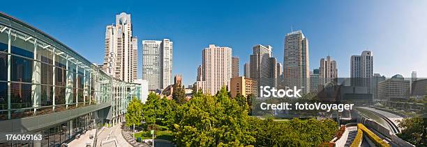 San Francisco Yerba Buena Gardens Atracciones Turísticas De Panorama Del Centro De La Ciudad De California Foto de stock y más banco de imágenes de Centro de congresos Moscone