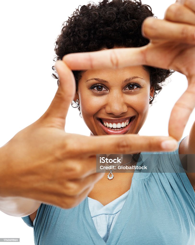 Retrato de una mujer de mediana edad que bastidor de mano - Foto de stock de Hacer un marco con los dedos libre de derechos