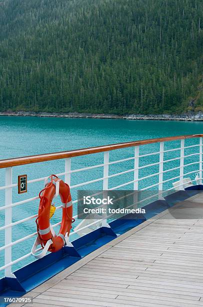 Podróżowanie Statkiem Wody Alaski - zdjęcia stockowe i więcej obrazów Balkon - Balkon, Balustrada - Granica, Bezpieczeństwo