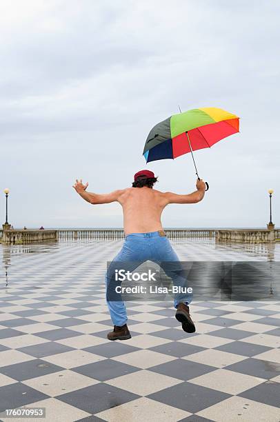 Salto Foto de stock y más banco de imágenes de A cuadros - A cuadros, Actividad, Actividad móvil general