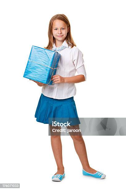 Diez Años Chica Con Gran Tienda De Regalos Foto de stock y más banco de imágenes de 10-11 años - 10-11 años, Alegre, Belleza