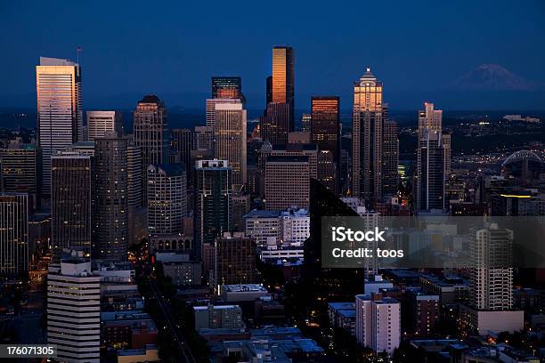 Seattle Washington Noite Xxxl - Fotografias de stock e mais imagens de Anoitecer - Anoitecer, Ao Ar Livre, Arranha-céu