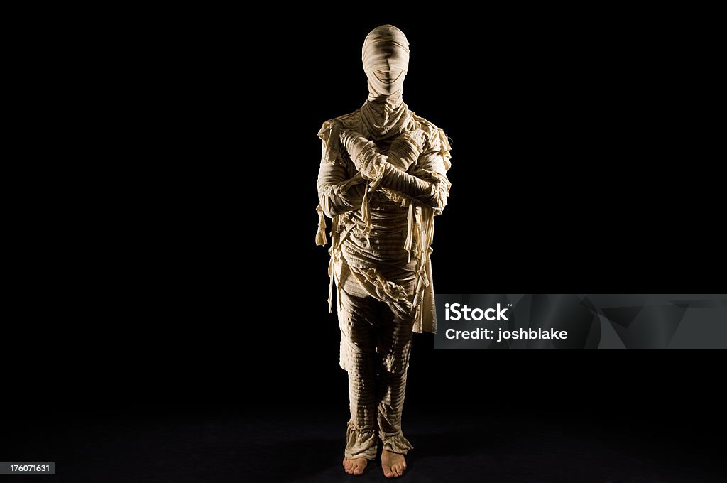 In piedi mummia - Foto stock royalty-free di Mummificato