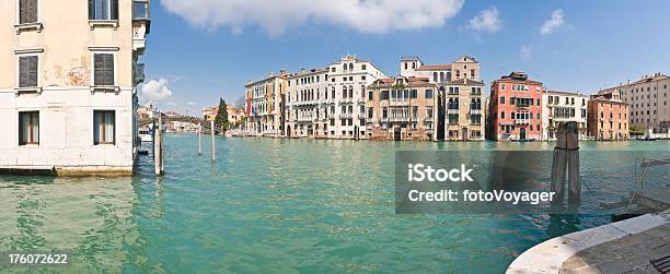 Venecia Gran Canal Palazzo En Panorama De La Academia Foto de stock y más banco de imágenes de Amarrado