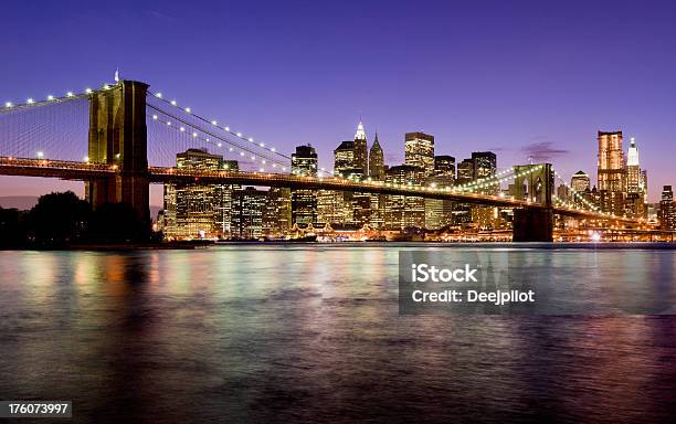 Ponte Di Brooklyn E Manhattan New York City Stati Uniti - Fotografie stock e altre immagini di Acqua