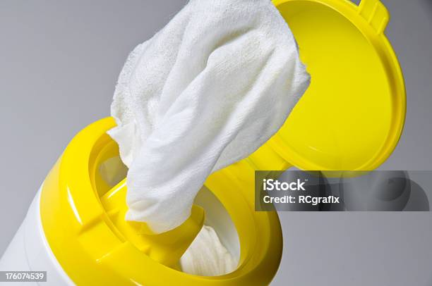 Foto de Lenços Vasilha e mais fotos de stock de Amarelo - Amarelo, Chaminé, Equipamento de limpeza