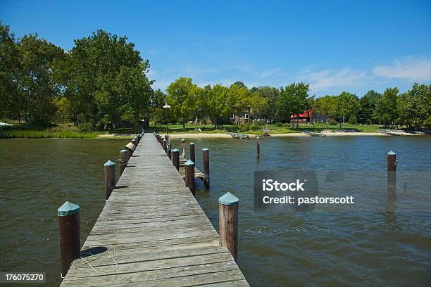 Pier Vista Di Casaonwye Fiume Maryland - Fotografie stock e altre immagini di Chesapeake Bay - Chesapeake Bay, Fiume Wye - USA, Edificio residenziale