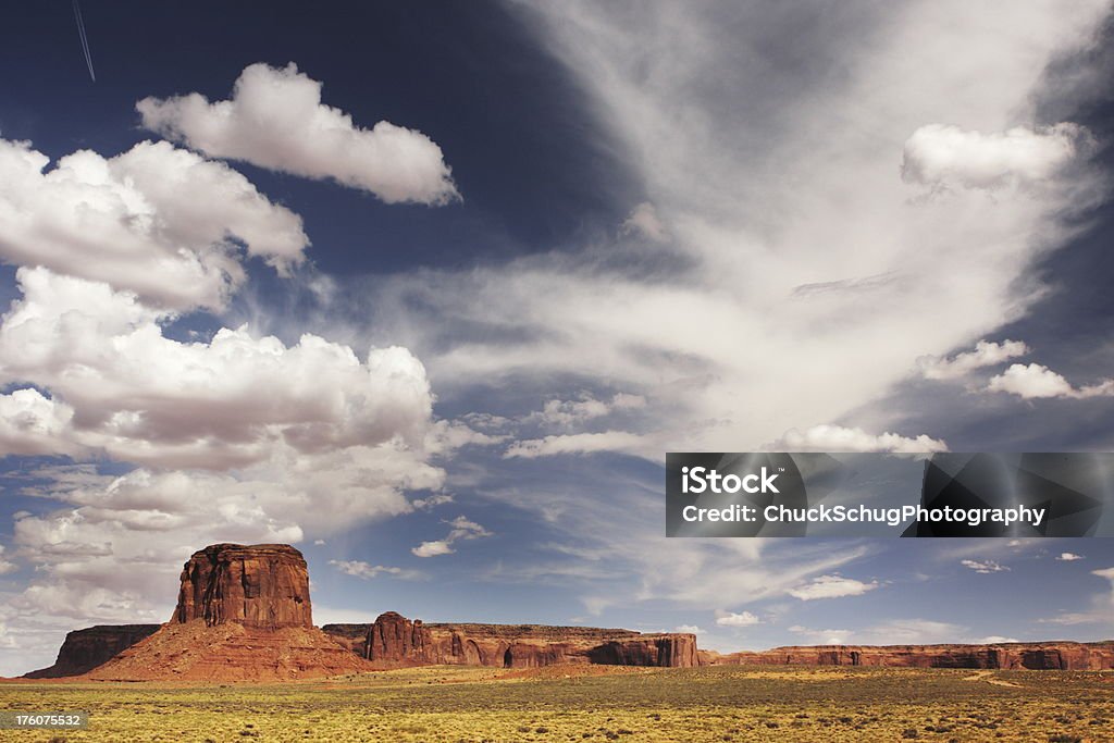 Monument Valley Butte paisagem do deserto - Foto de stock de Afloramento royalty-free