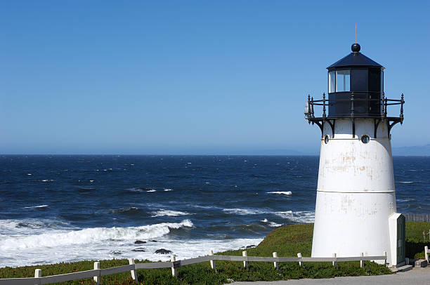 istock Lighthouse Along California Coast 176075874