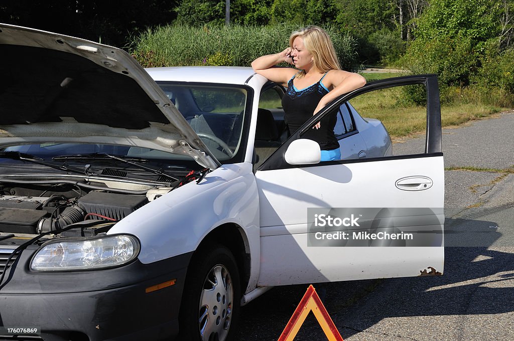 Mulher em viagem de Carros Auto Club de chamadas - Royalty-free 20-24 Anos Foto de stock