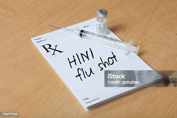 H1n1 Grippe Aufnahme Verschreiben Stockfoto und mehr Bilder von Büro - Büro, Erkältung und Grippe, Farbbild