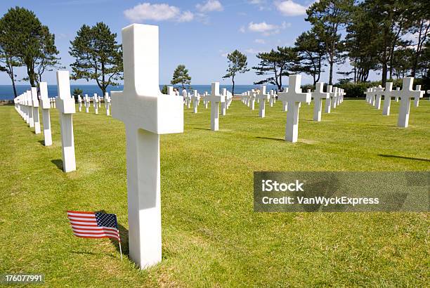 Foto de Cemitério De Guerra e mais fotos de stock de Normandia - Normandia, Dia D, Cemitério
