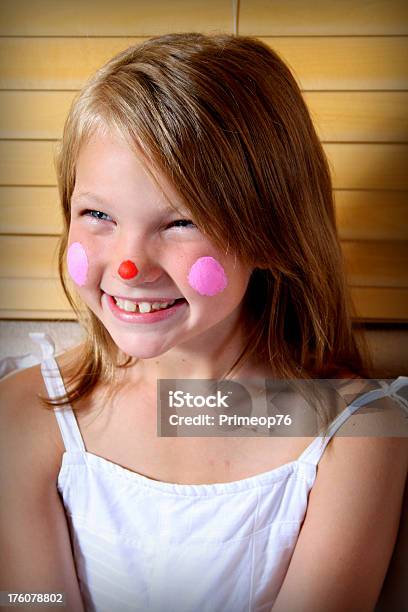 Забавный Маленький Клоун — стоковые фотографии и другие картинки Вертикальный - Вертикальный, Веселье, Весёлый