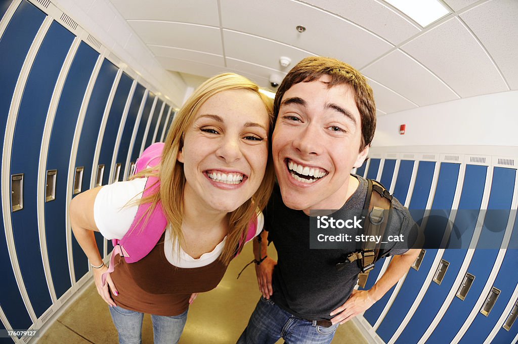 High School Para z Duży uśmiech - Zbiór zdjęć royalty-free (Rybie oko)