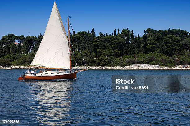 Foto de Clássico Barco À Vela e mais fotos de stock de Veleiro - Veleiro, Antigo, Arcaico