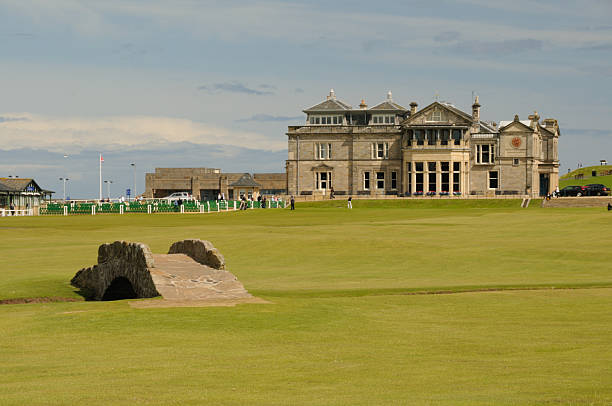 istock Swilken Bridge and Clubhouse 176082054