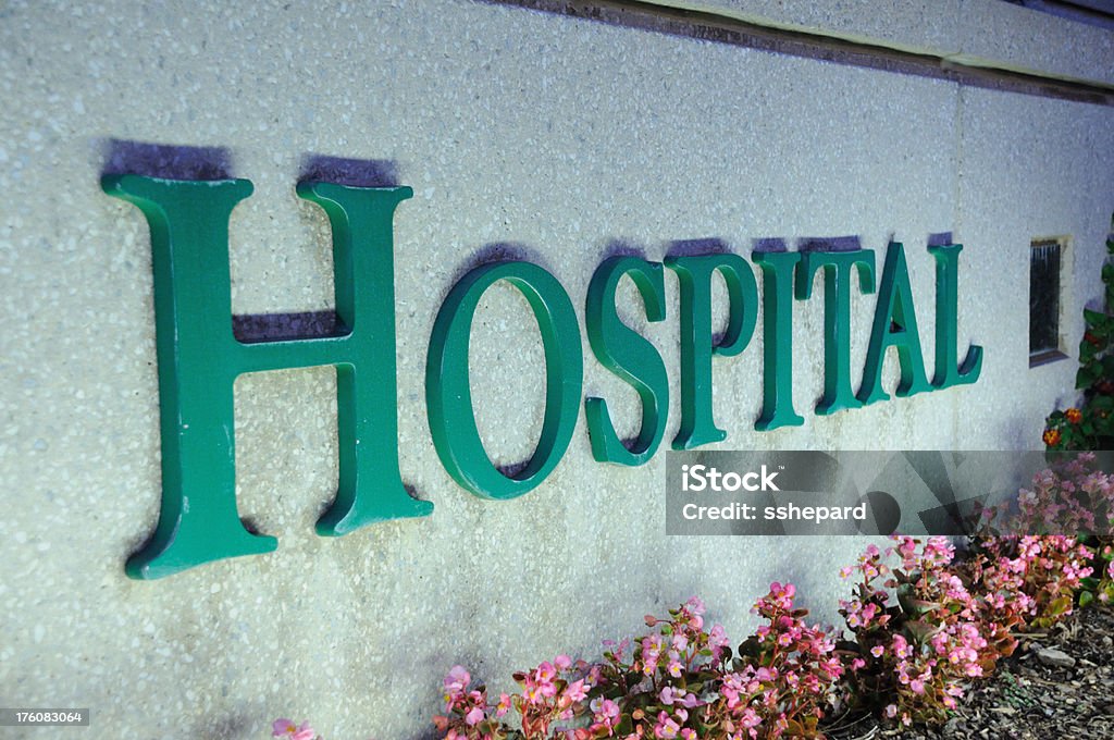 Iluminado hospital señal - Foto de stock de Asistencia sanitaria y medicina libre de derechos
