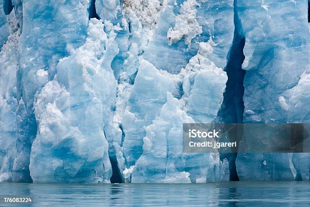 Photo libre de droit de Icebergs Formant Des Modèles De Glacier Dawes banque d'images et plus d'images libres de droit de Arctique - Arctique, Beauté de la nature, Bleu