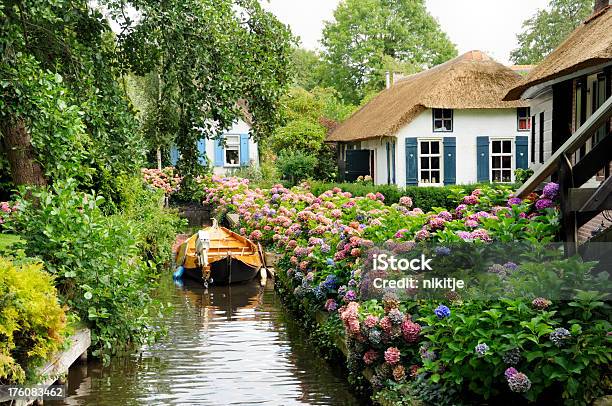 Case Storiche Olandese - Fotografie stock e altre immagini di Giethoorn - Giethoorn, Paesi Bassi, Casetta di campagna