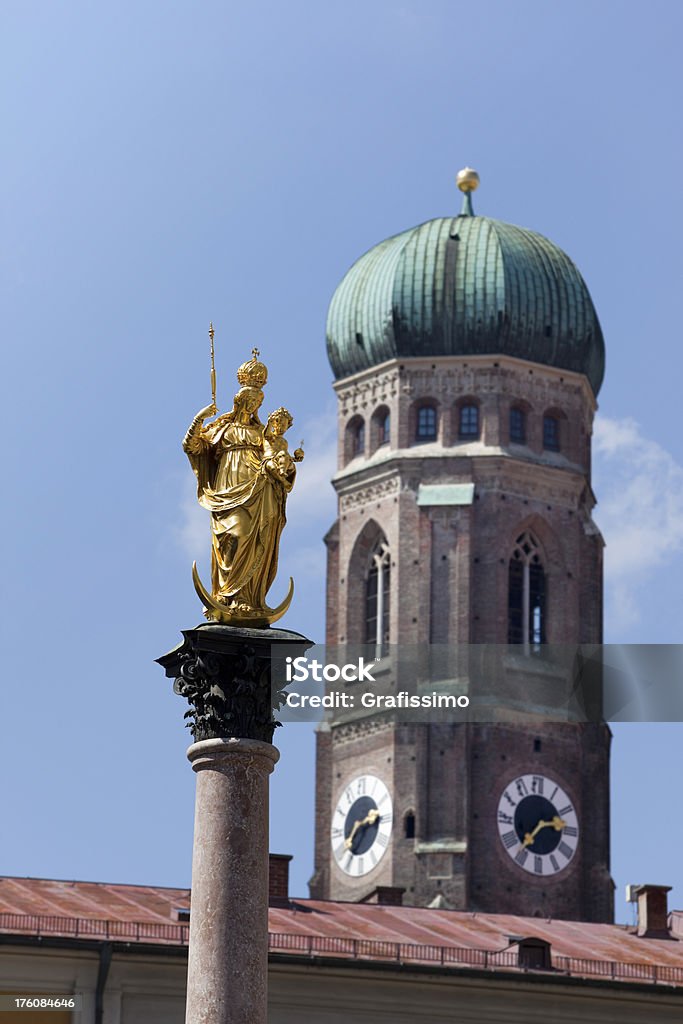 St. Mary's Column i Katedra Najświętszej Marii Panny w Monachium - Zbiór zdjęć royalty-free (Bawaria)