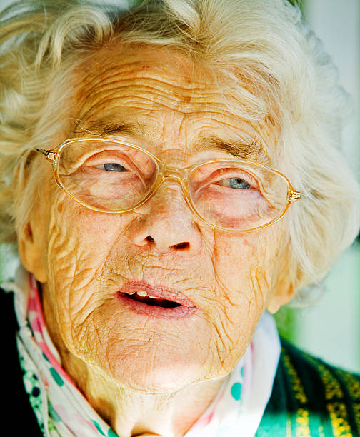 starszy dama - aging process affectionate vitality awe zdjęcia i obrazy z banku zdjęć